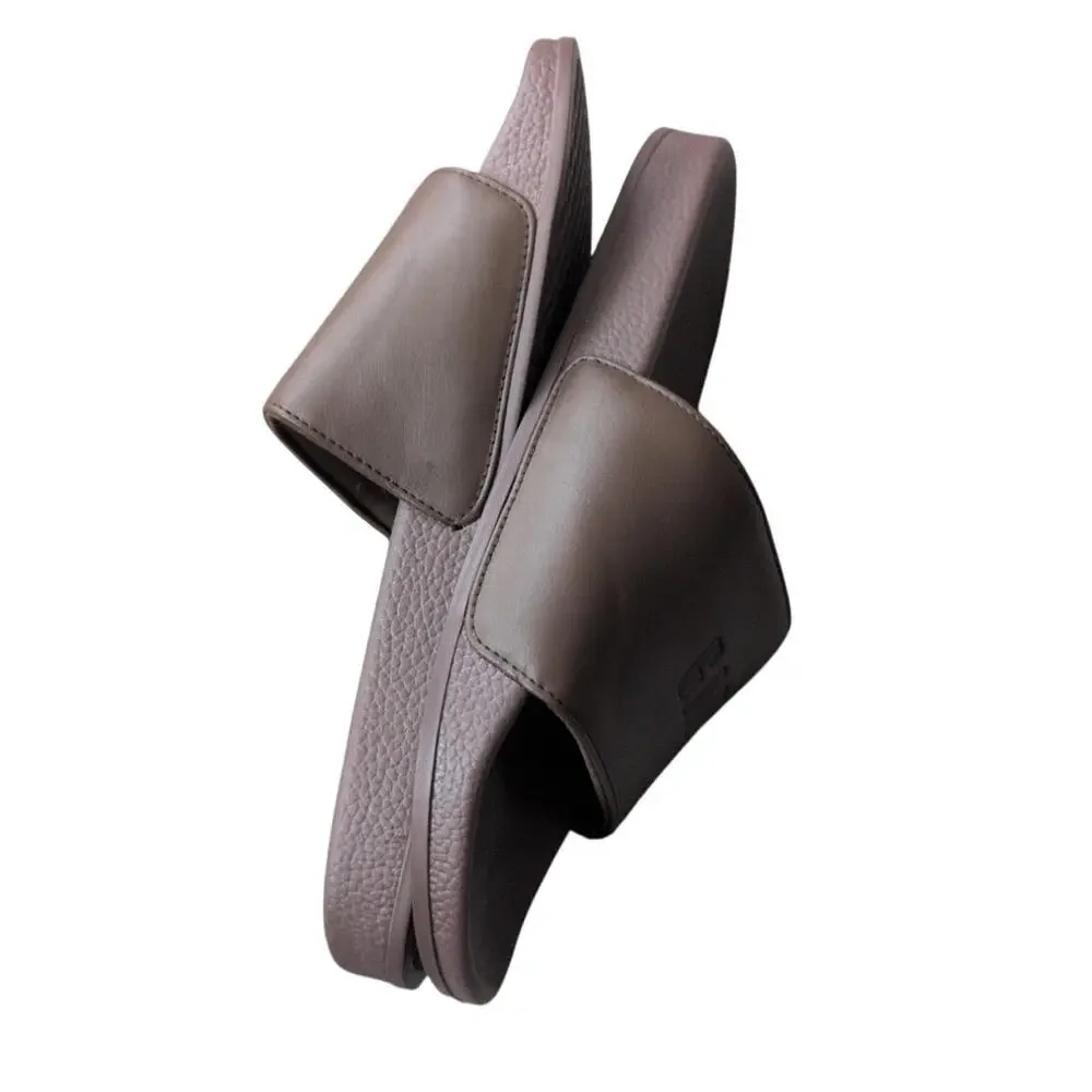 GAP Brown Pool Slides – Size 10 (Never Worn) - Picture 3 of 3